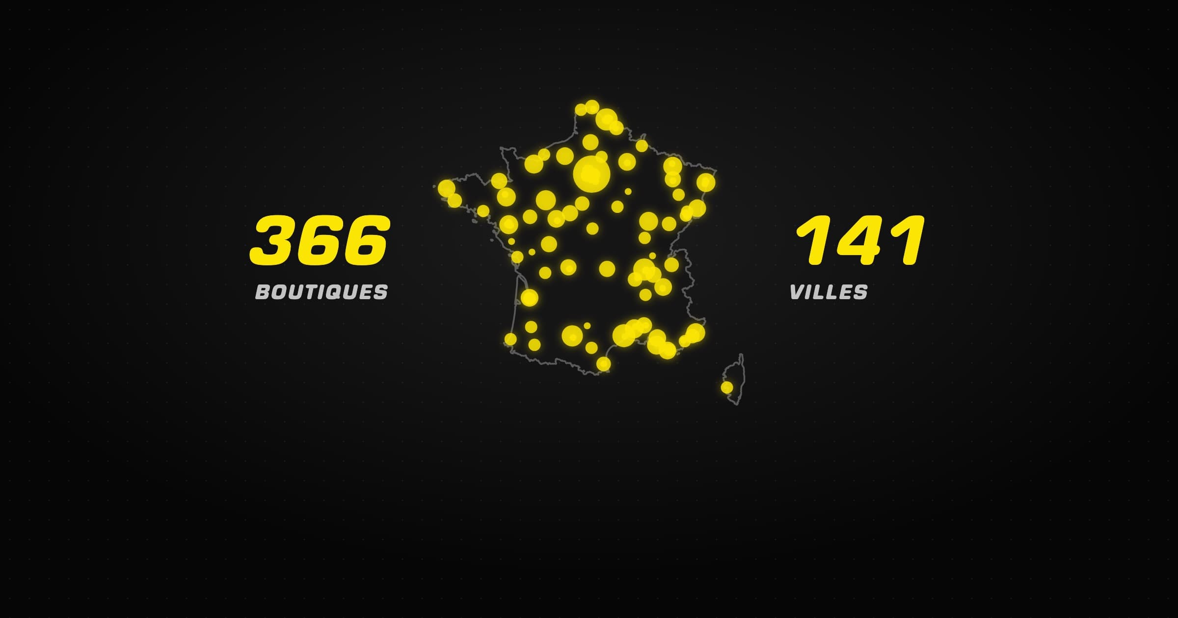 Carte de France des boutiques TCG recensées : un point jaune par ville, plus gros là où il y a plus de boutiques, avec les chiffres 366 boutiques et 141 villes